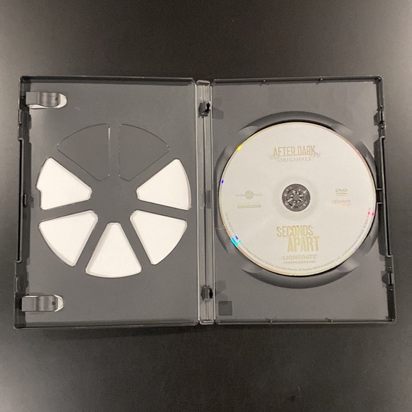 Seconds Apart - DVD - Picture 3 of 4